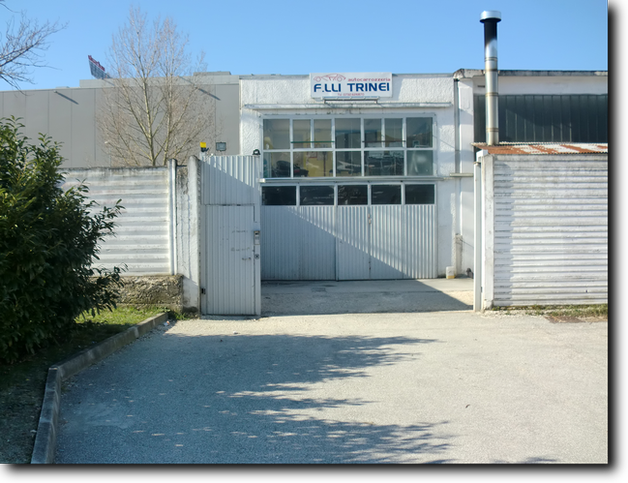 Ingresso principale in Via Grandi, 28 a Fabriano